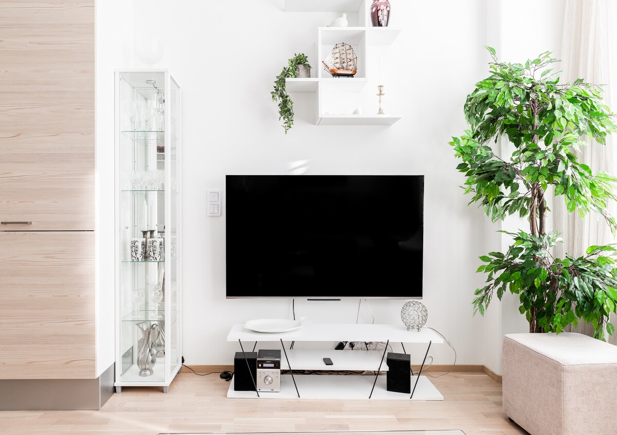 Lounge with 55" HDTV